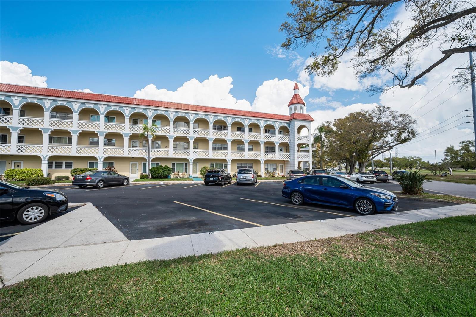 ON TOP OF THE WORLD - Residential