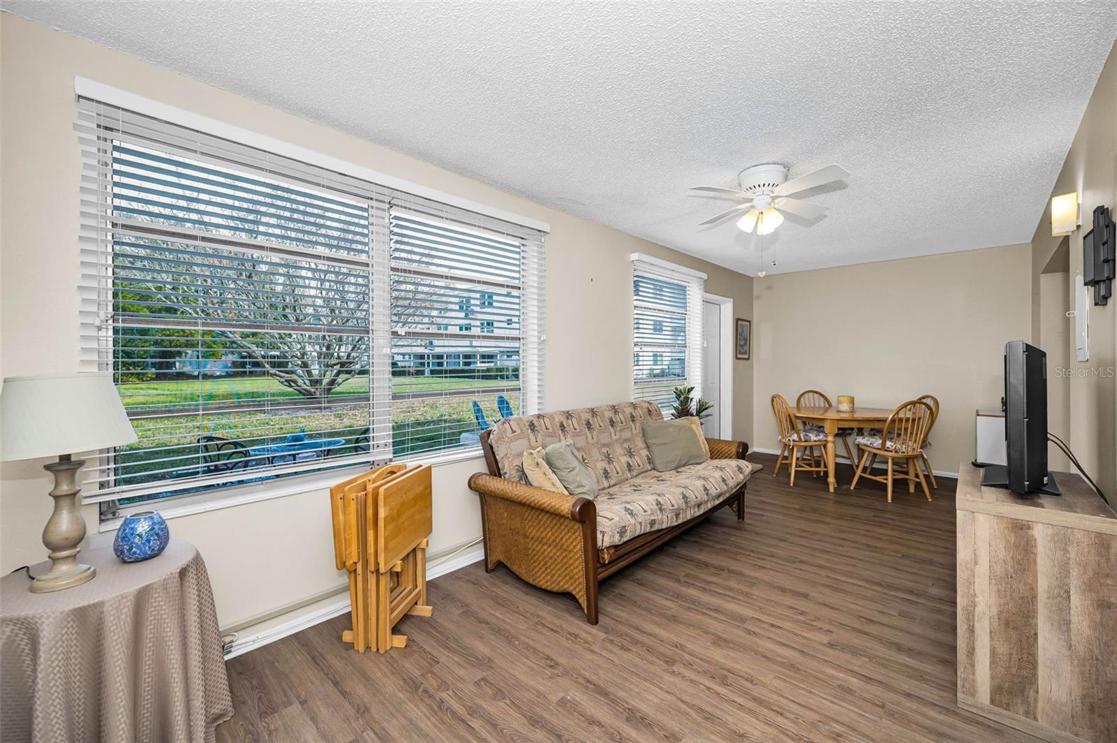 ON TOP OF THE WORLD - Residential