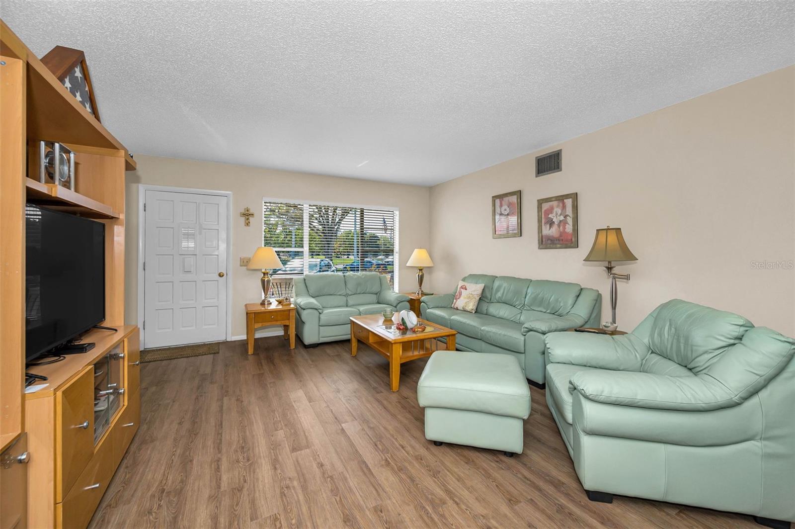 ON TOP OF THE WORLD - Residential