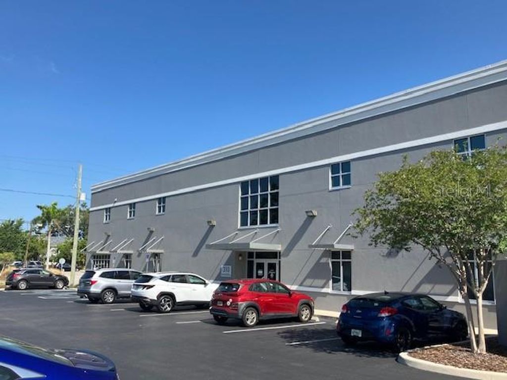 Photo of 310 S Macdill Avenue, Tampa, FL 33609 (MLS # TB8381138)