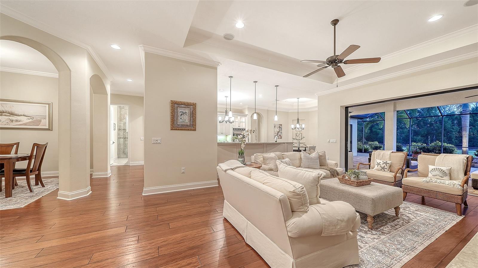 COUNTRY CLUB E LWR SP PP UN1, 2, 3PB52/123 - Residential