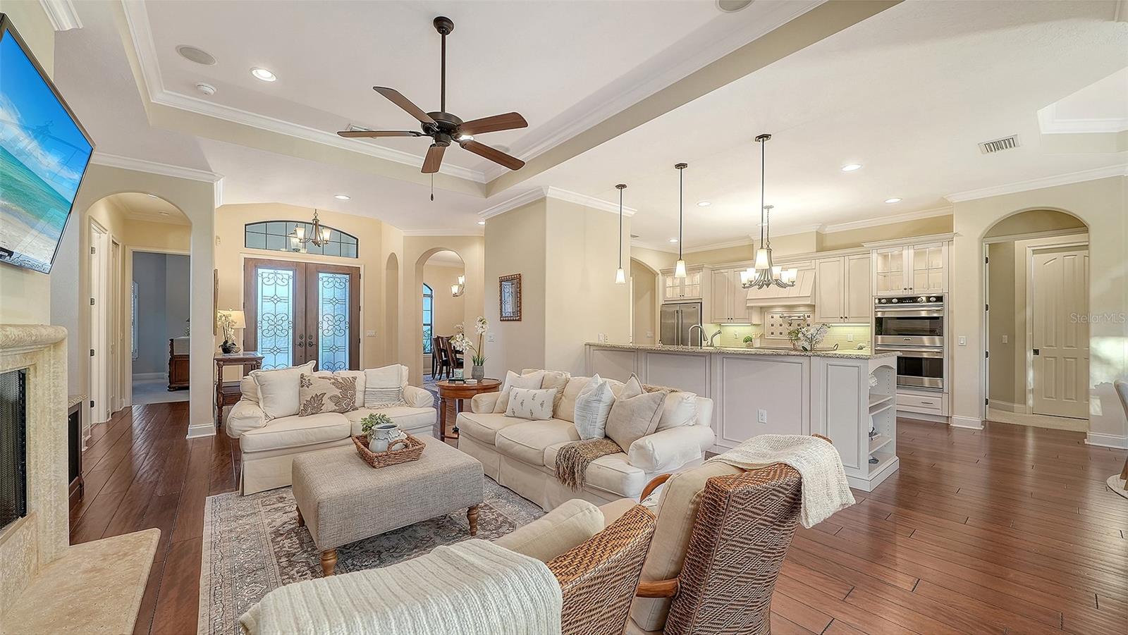 COUNTRY CLUB E LWR SP PP UN1, 2, 3PB52/123 - Residential