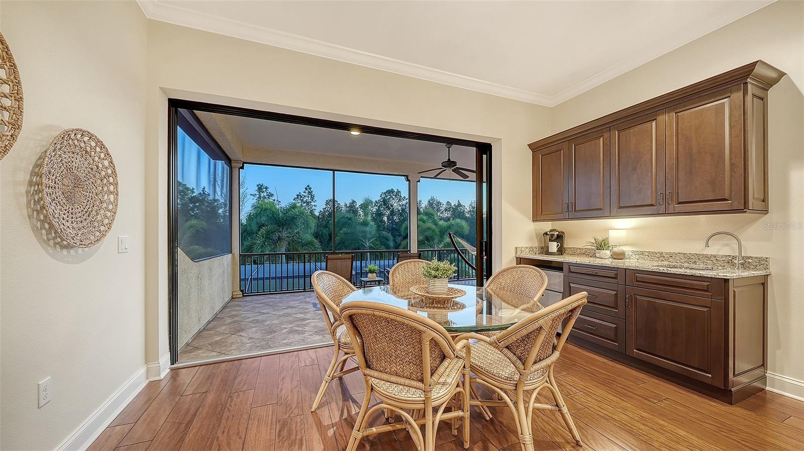 COUNTRY CLUB E LWR SP PP UN1, 2, 3PB52/123 - Residential