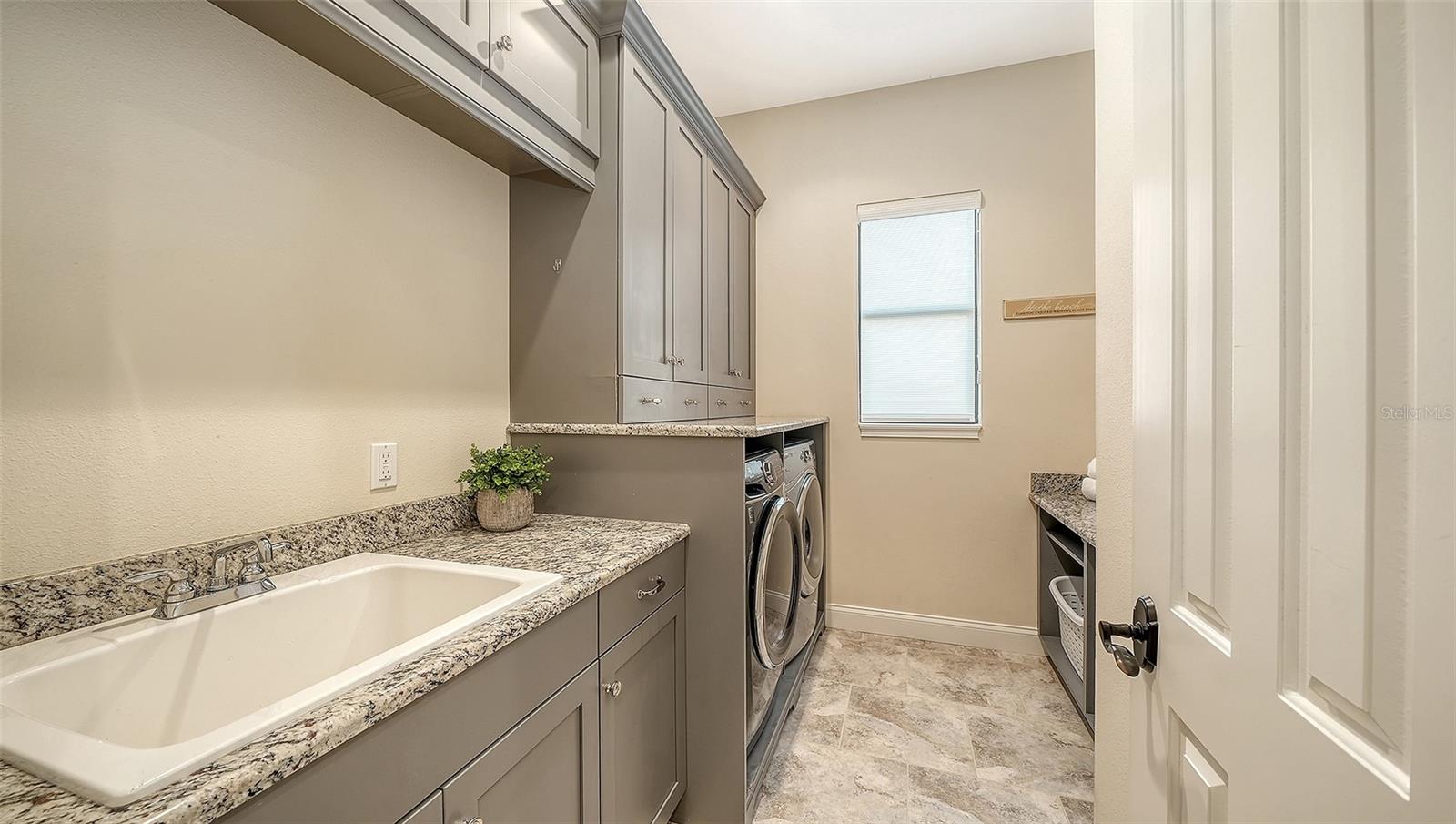 COUNTRY CLUB E LWR SP PP UN1, 2, 3PB52/123 - Residential