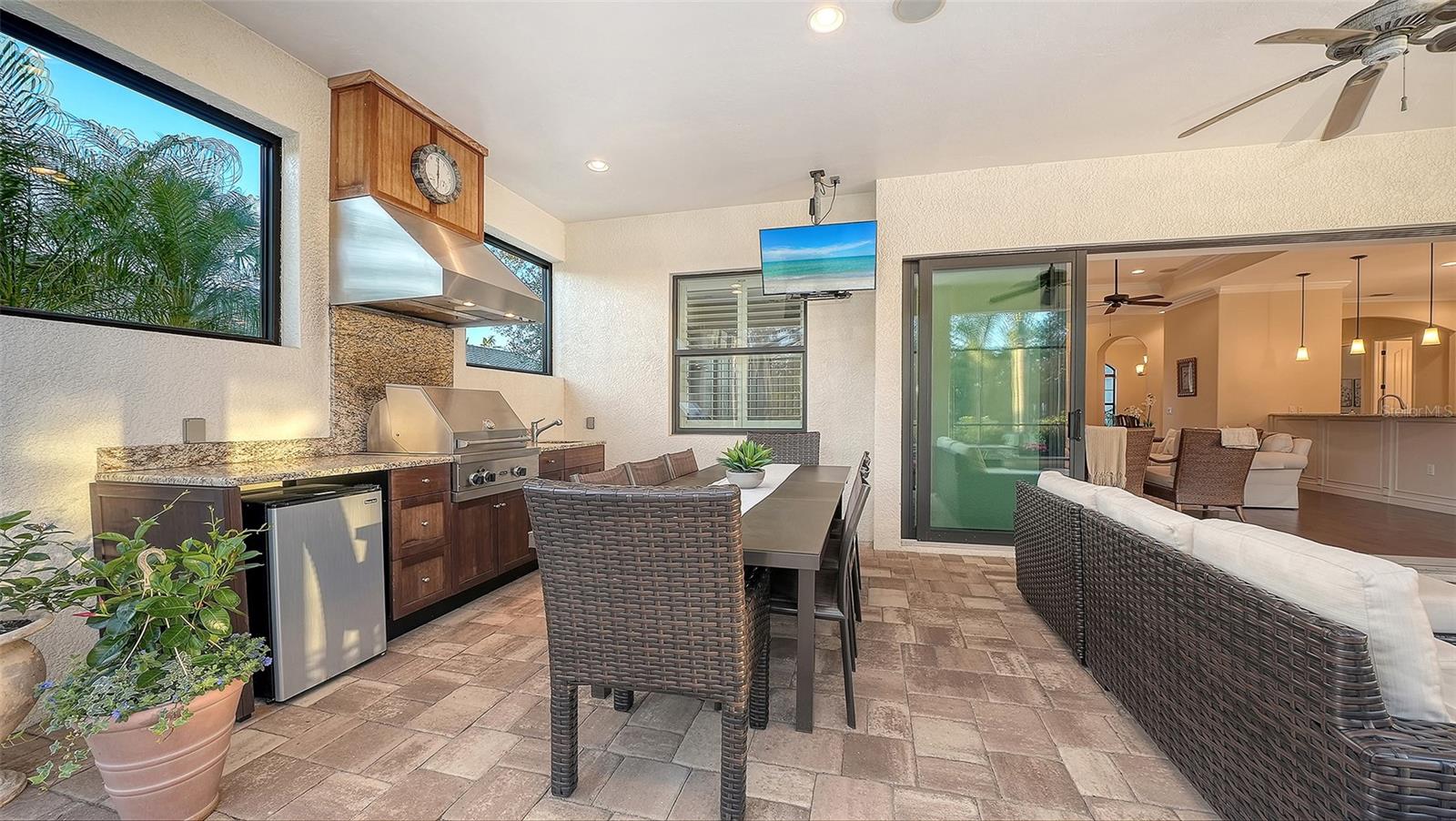 COUNTRY CLUB E LWR SP PP UN1, 2, 3PB52/123 - Residential