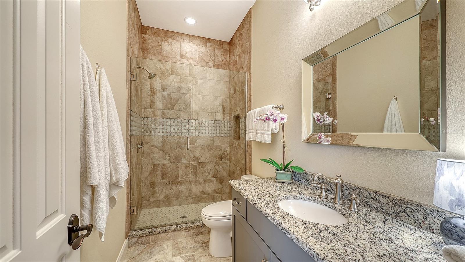 COUNTRY CLUB E LWR SP PP UN1, 2, 3PB52/123 - Residential