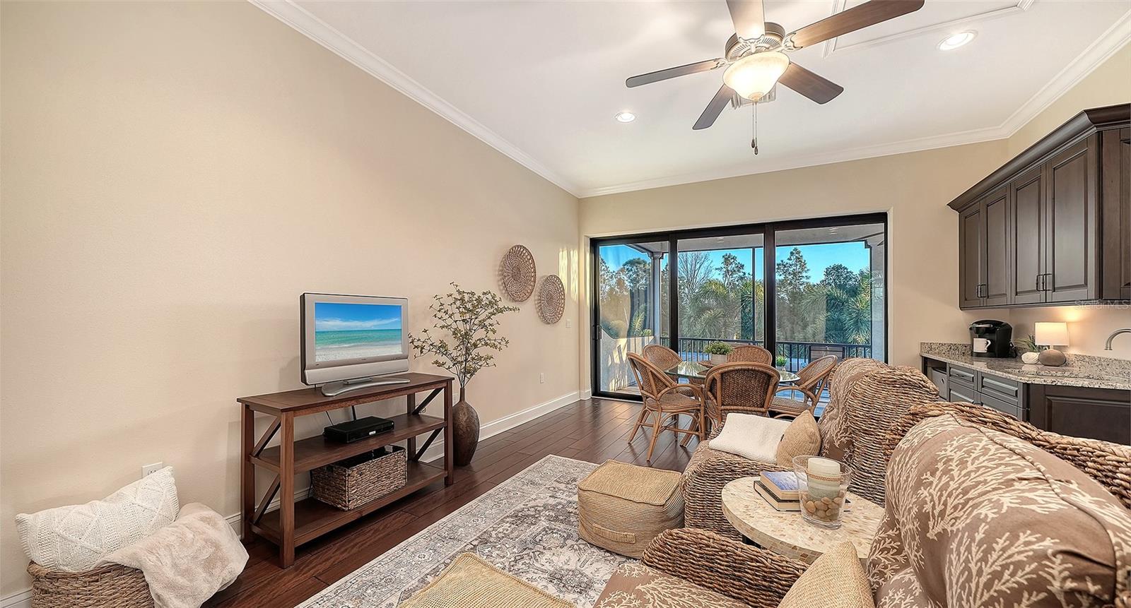 COUNTRY CLUB E LWR SP PP UN1, 2, 3PB52/123 - Residential