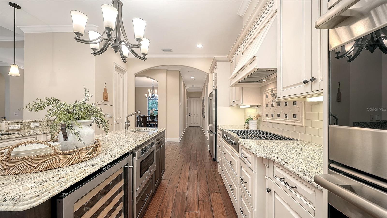 COUNTRY CLUB E LWR SP PP UN1, 2, 3PB52/123 - Residential