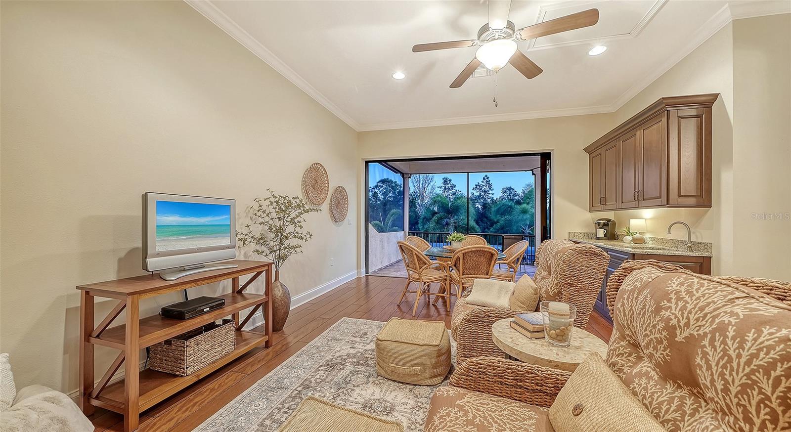 COUNTRY CLUB E LWR SP PP UN1, 2, 3PB52/123 - Residential