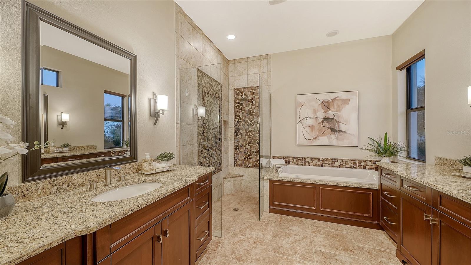 COUNTRY CLUB E LWR SP PP UN1, 2, 3PB52/123 - Residential