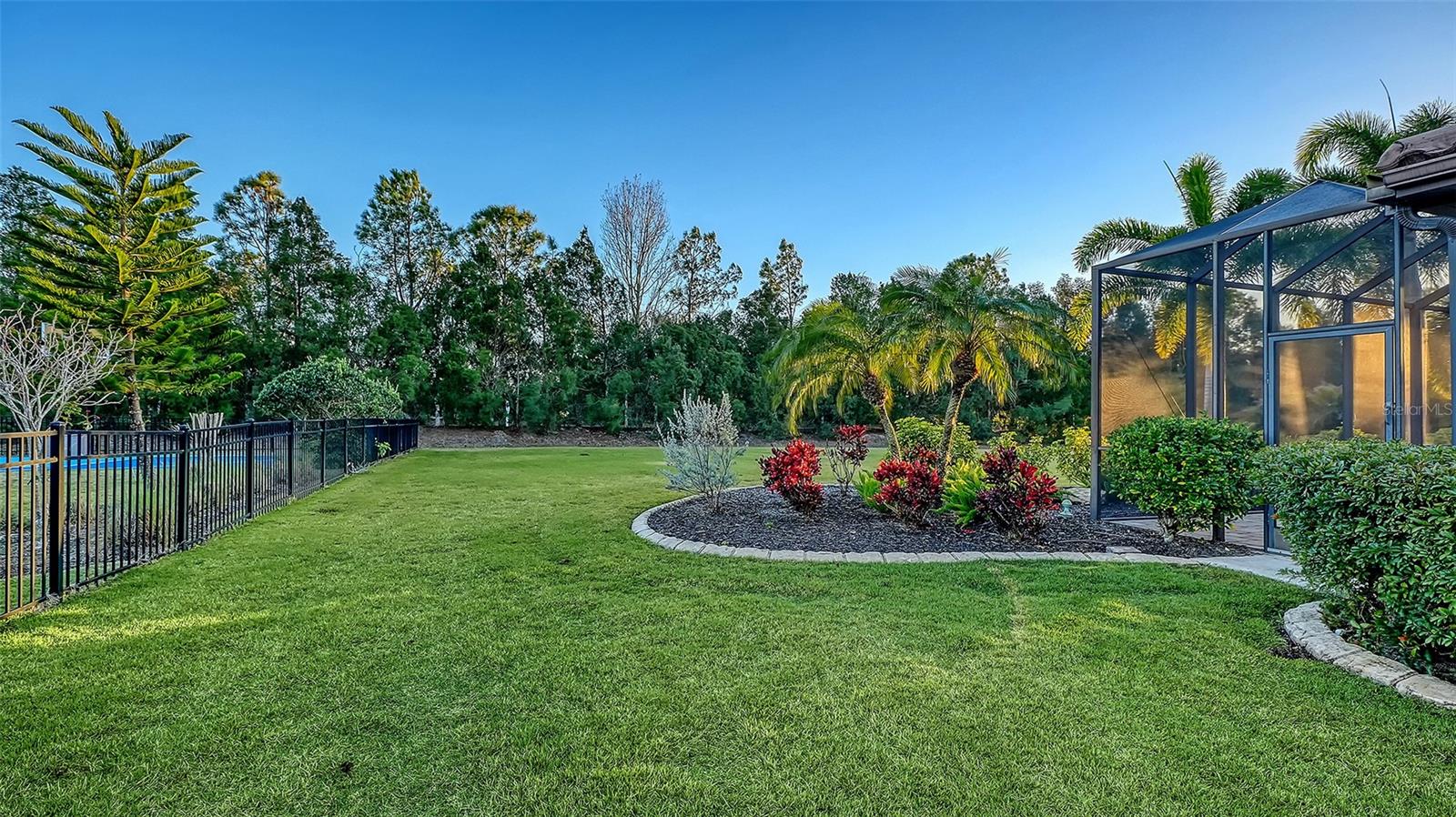 COUNTRY CLUB E LWR SP PP UN1, 2, 3PB52/123 - Residential