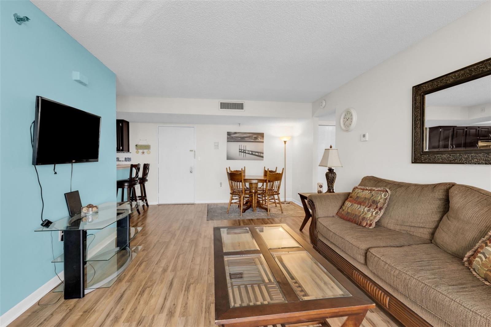 PROMENADES EAST - Residential