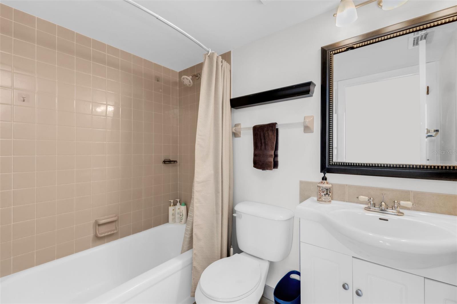 PROMENADES EAST - Residential