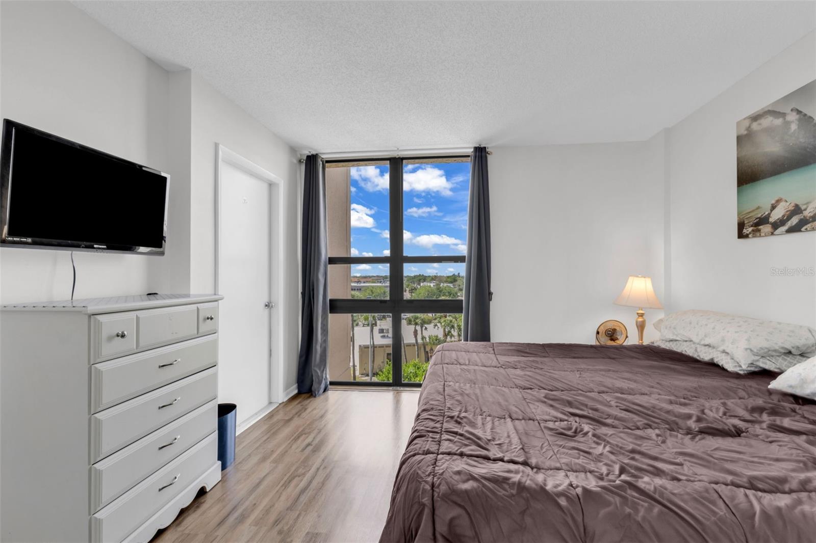 PROMENADES EAST - Residential