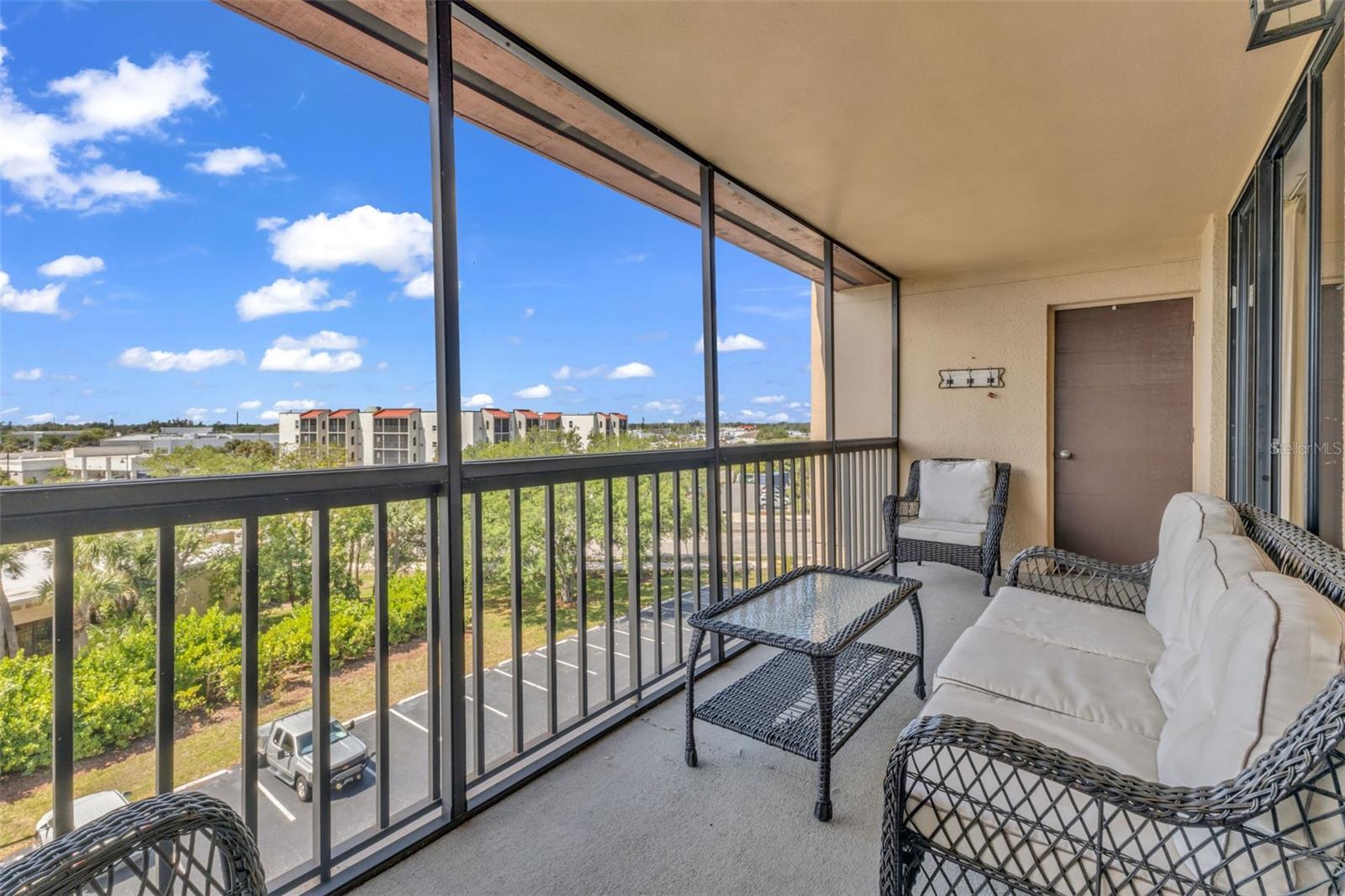 PROMENADES EAST - Residential