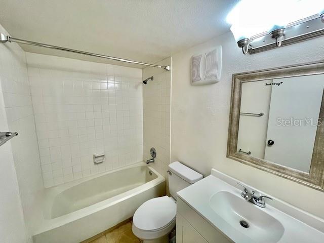 LAKESIDE CONDO APTS - Residential Lease