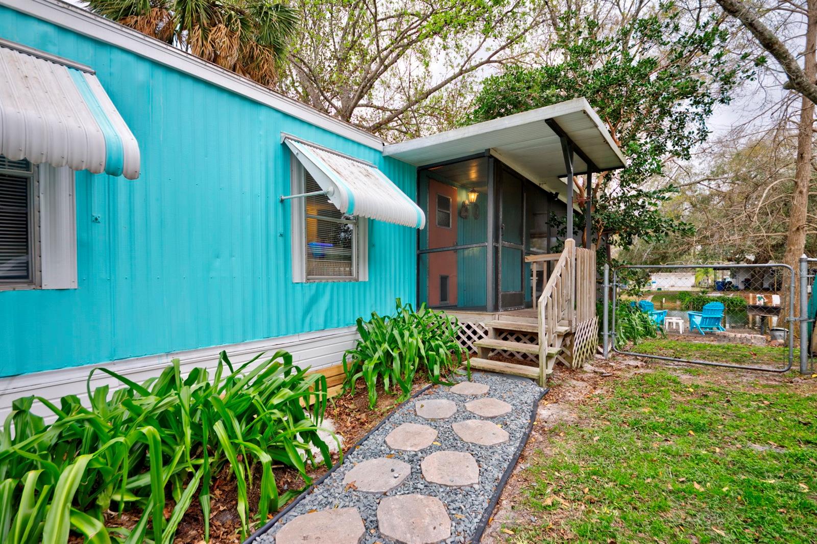 WEEKI WACHEE RIVER RETREATS - Residential