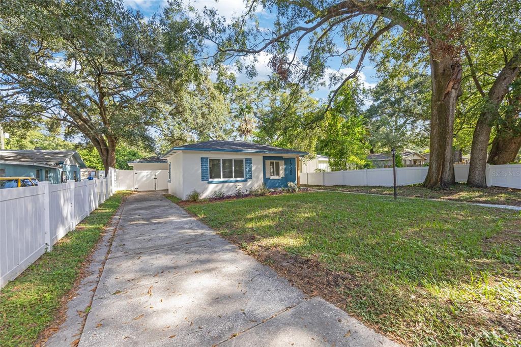 Photo of 1720 SE Lambright Street, Tampa, FL 33610 (MLS # TB8406168)