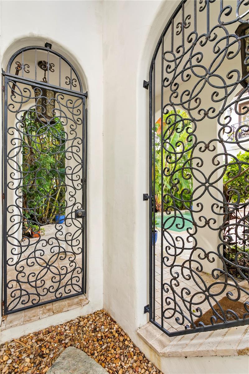 DAVIS ISLANDS PB10 PG52 TO 57 - Residential