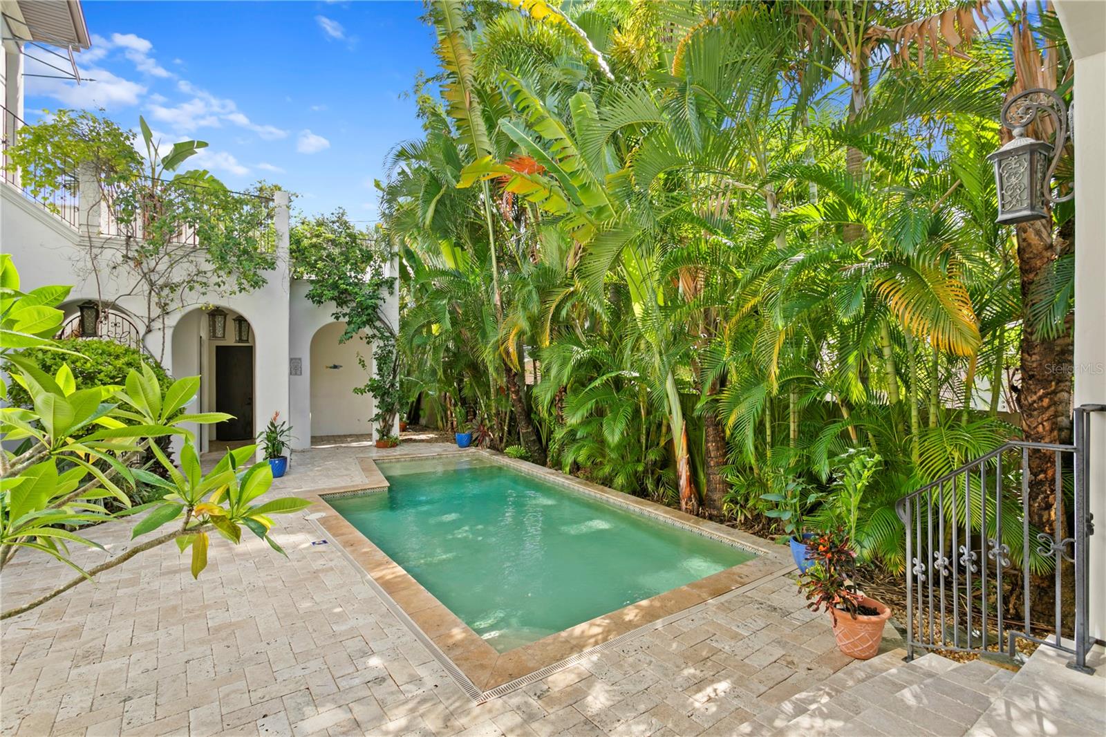 DAVIS ISLANDS PB10 PG52 TO 57 - Residential