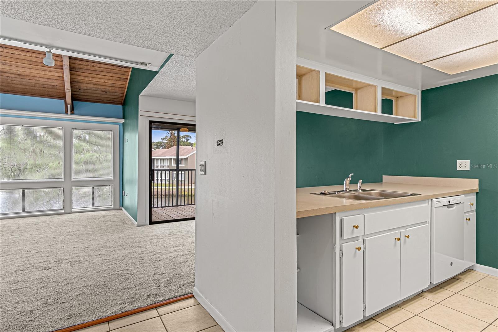 WINDHOVER CONDO - Residential