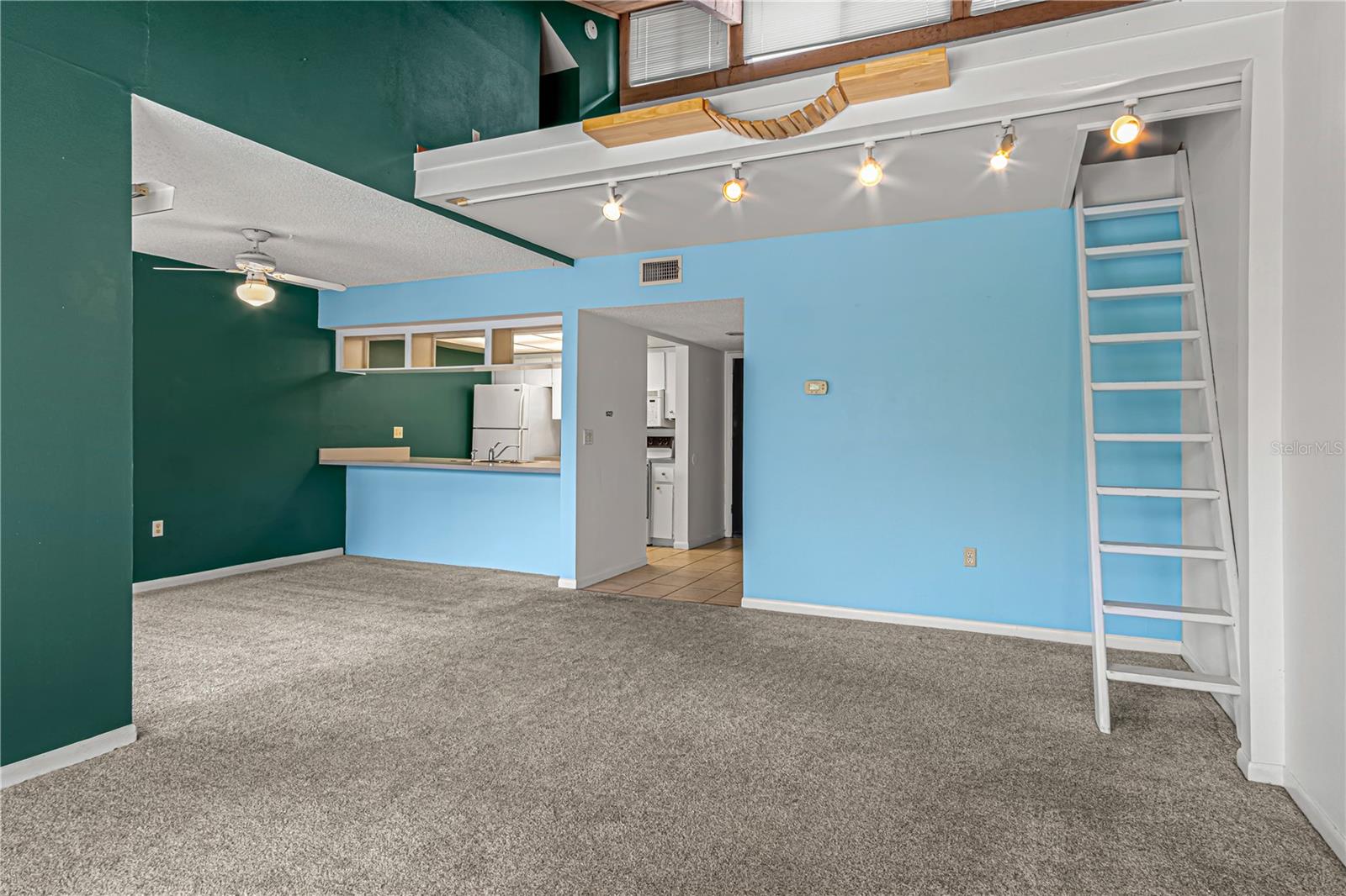 WINDHOVER CONDO - Residential