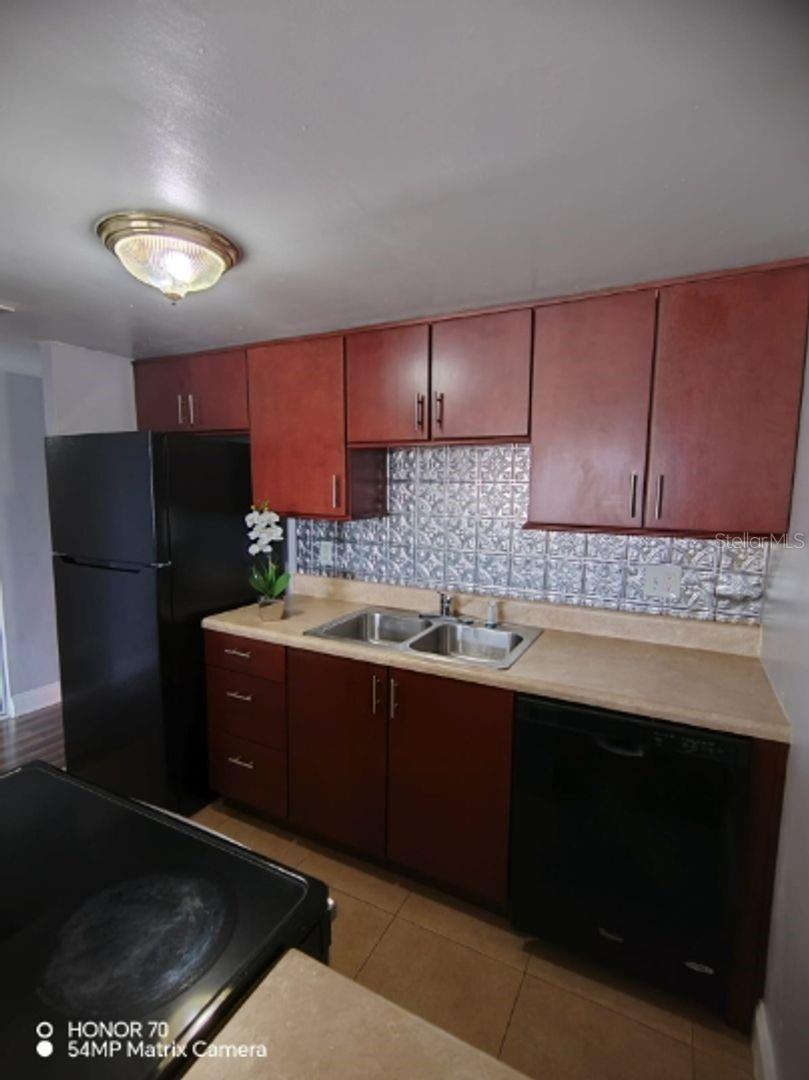 THE TAMPA RACQUET CLUB A CONDO - Residential Lease