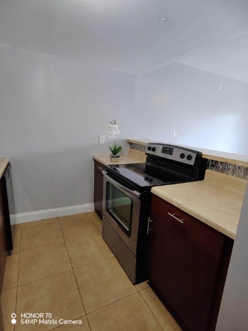 THE TAMPA RACQUET CLUB A CONDO - Residential Lease