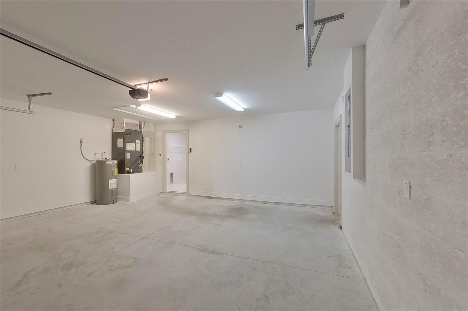 MARION OAKS UN 04 - Residential Lease