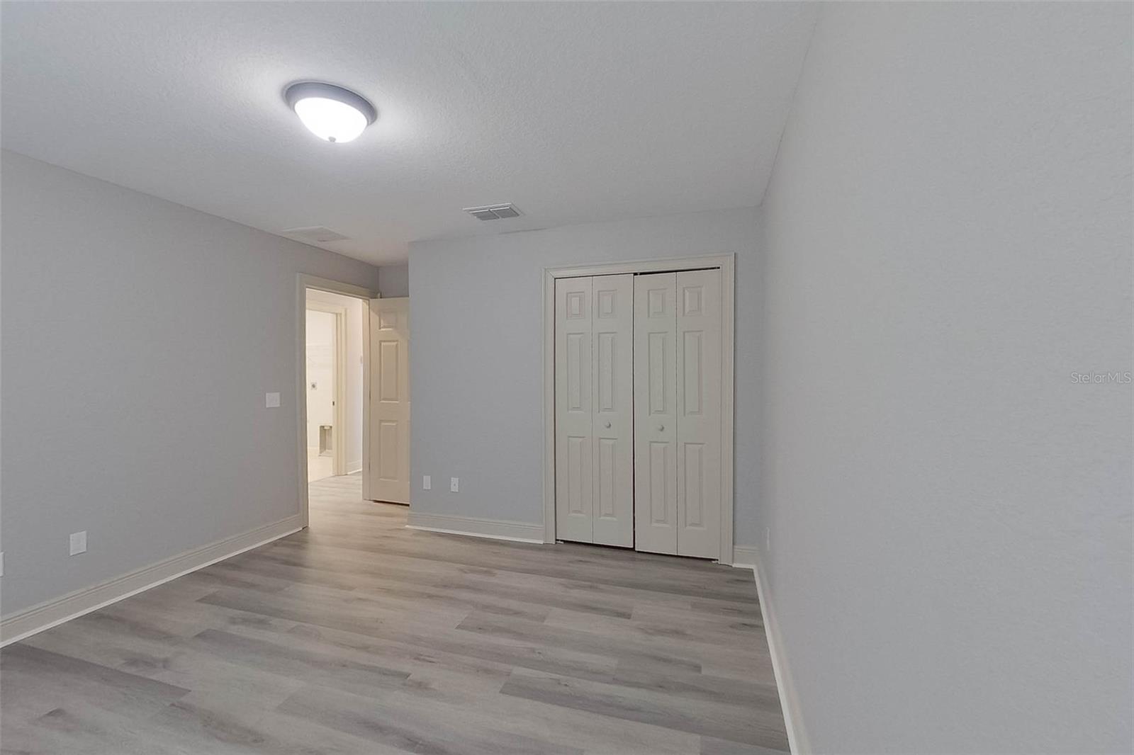 MARION OAKS UN 04 - Residential Lease