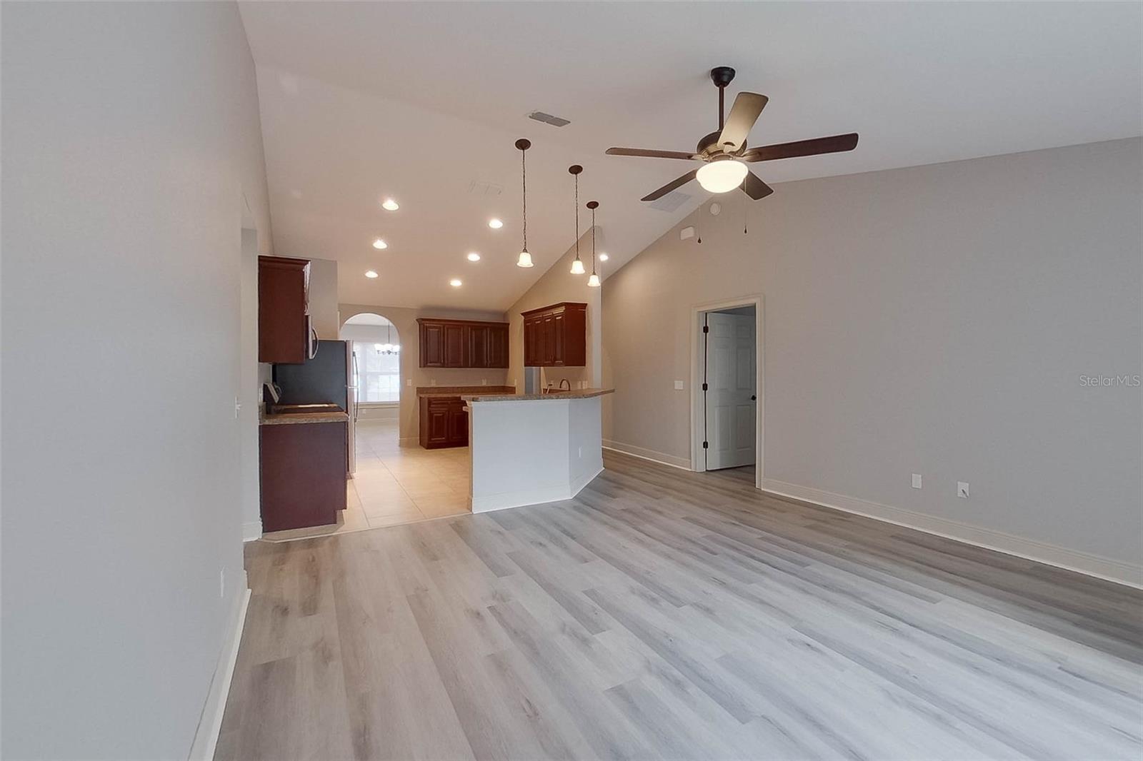 MARION OAKS UN 04 - Residential Lease