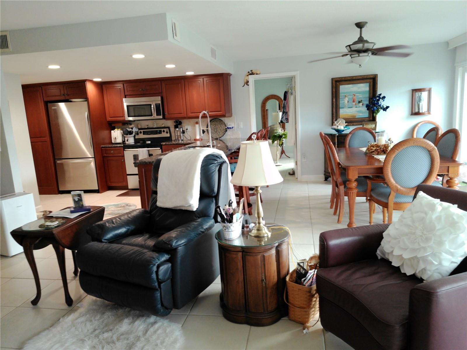 PENTHOUSE GREENS - Residential