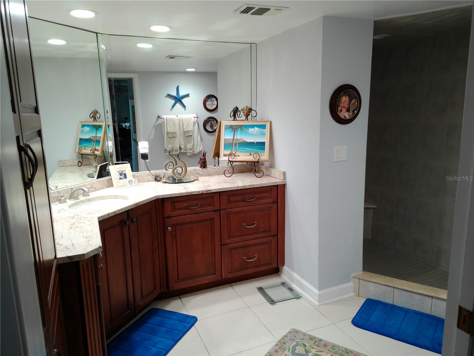 PENTHOUSE GREENS - Residential