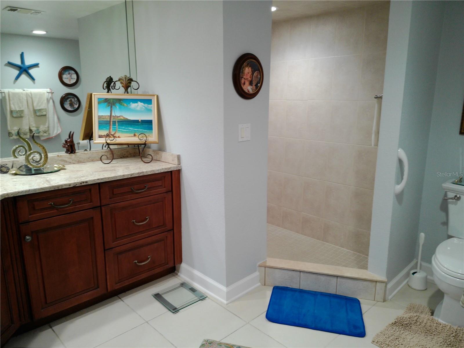 PENTHOUSE GREENS - Residential