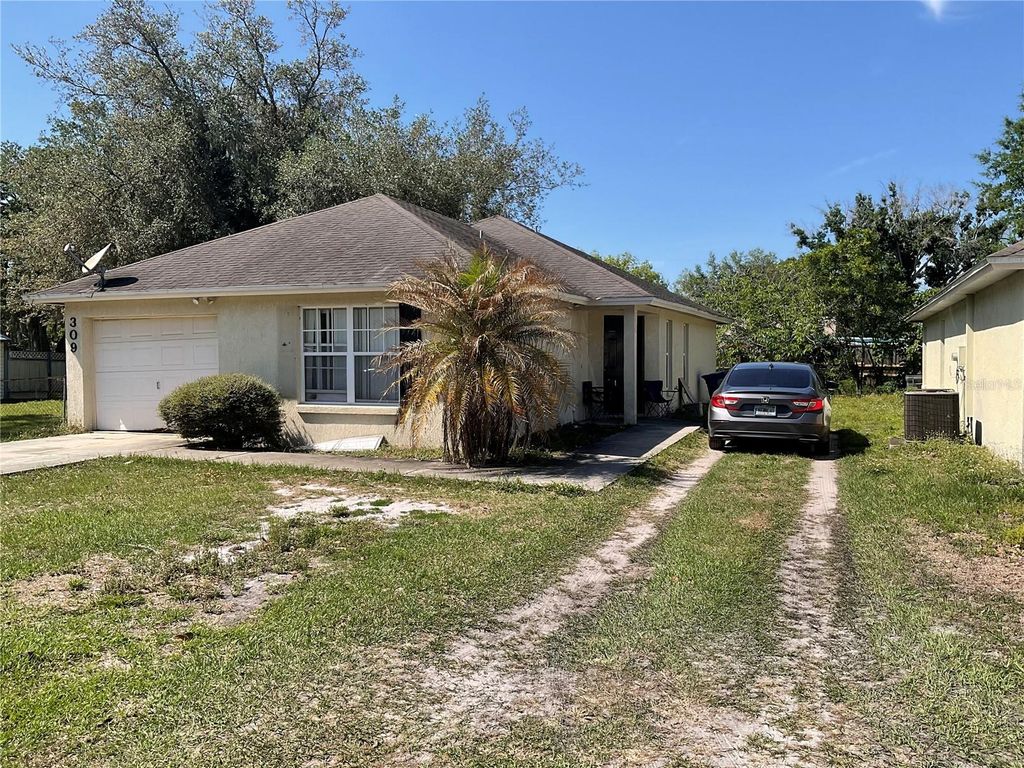 Photo of 309 NW 9th Street, Mulberry, FL 33860 (MLS # O6401029)