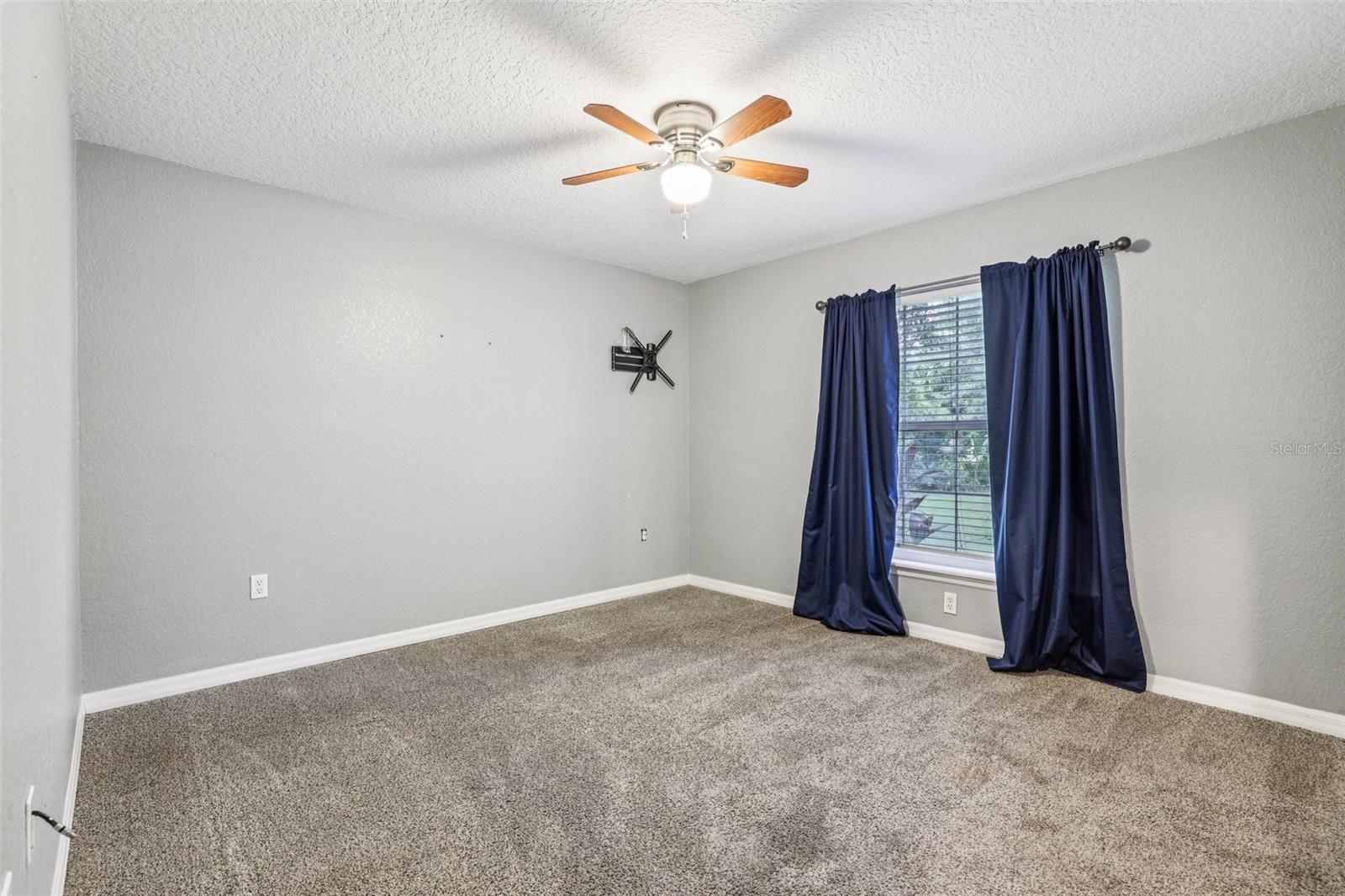 MOUNT PLYMOUTH - Residential