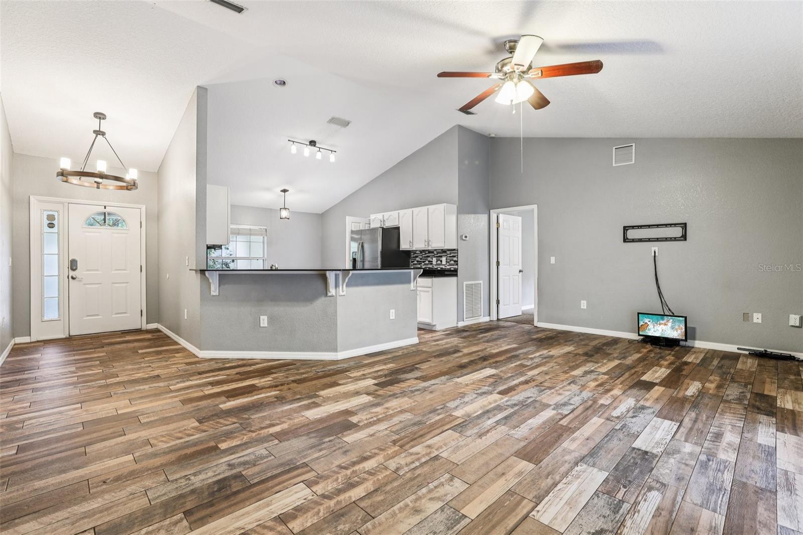 MOUNT PLYMOUTH - Residential