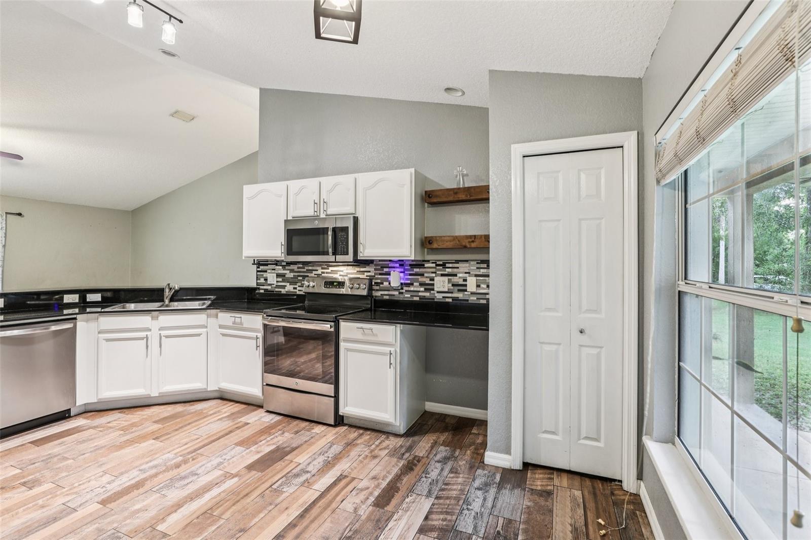 MOUNT PLYMOUTH - Residential