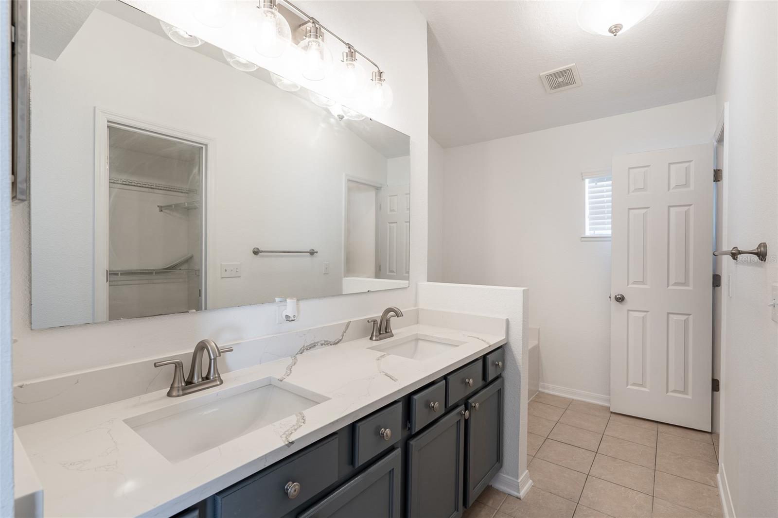 OVERLOOK/LK GRIFFIN - Residential