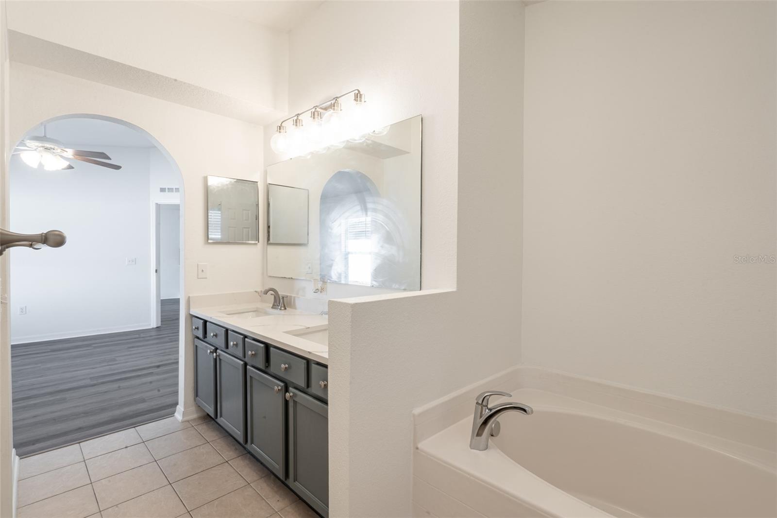 OVERLOOK/LK GRIFFIN - Residential