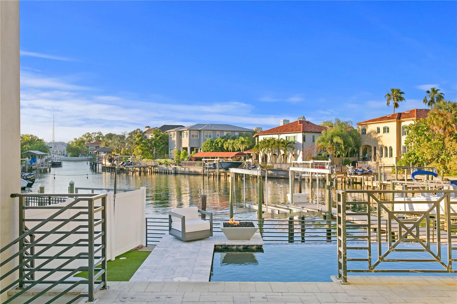 DAVIS ISLANDS PB10 PG52 TO 57 - Residential