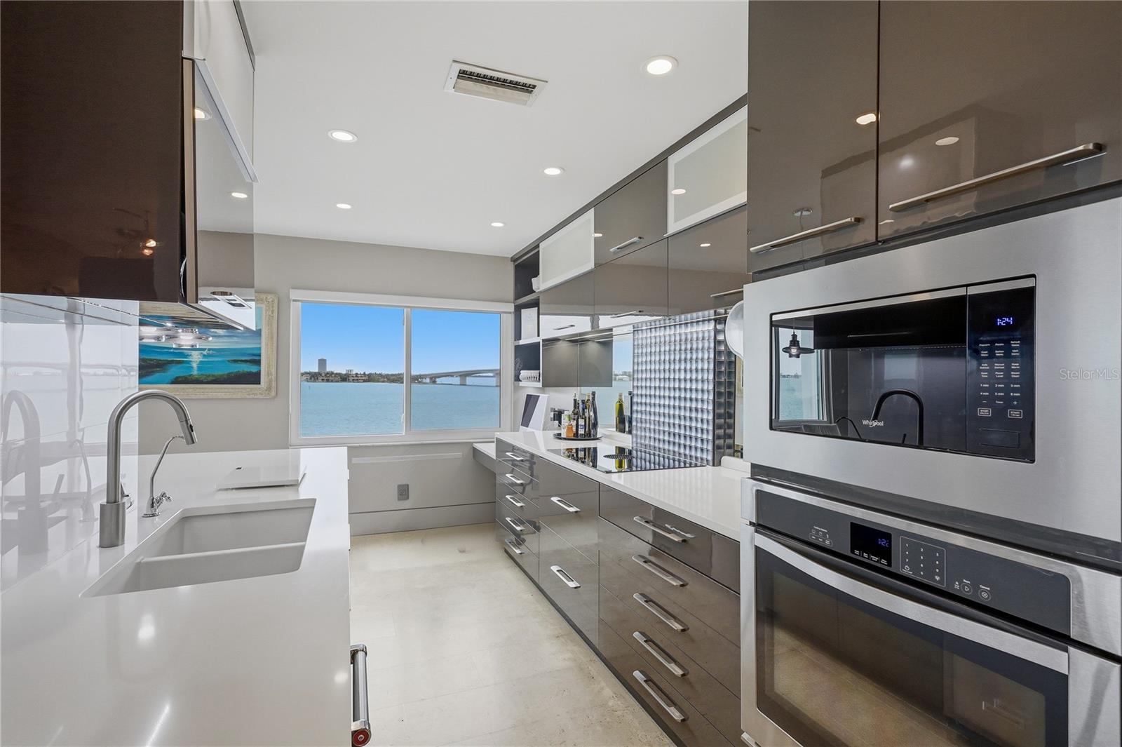 BAY POINT APTS - Residential