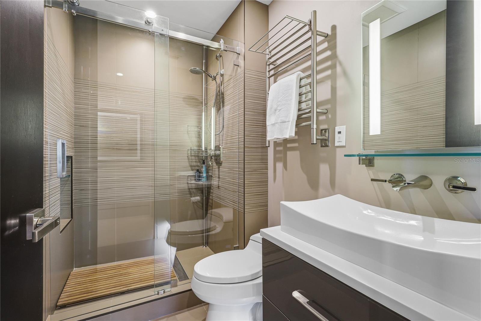 BAY POINT APTS - Residential