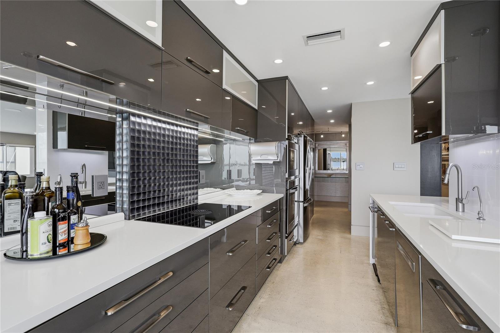 BAY POINT APTS - Residential