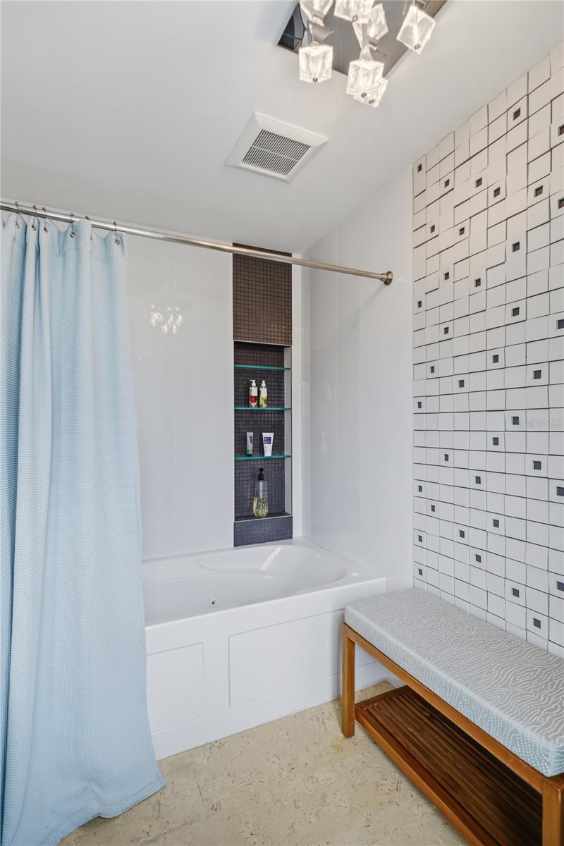 BAY POINT APTS - Residential