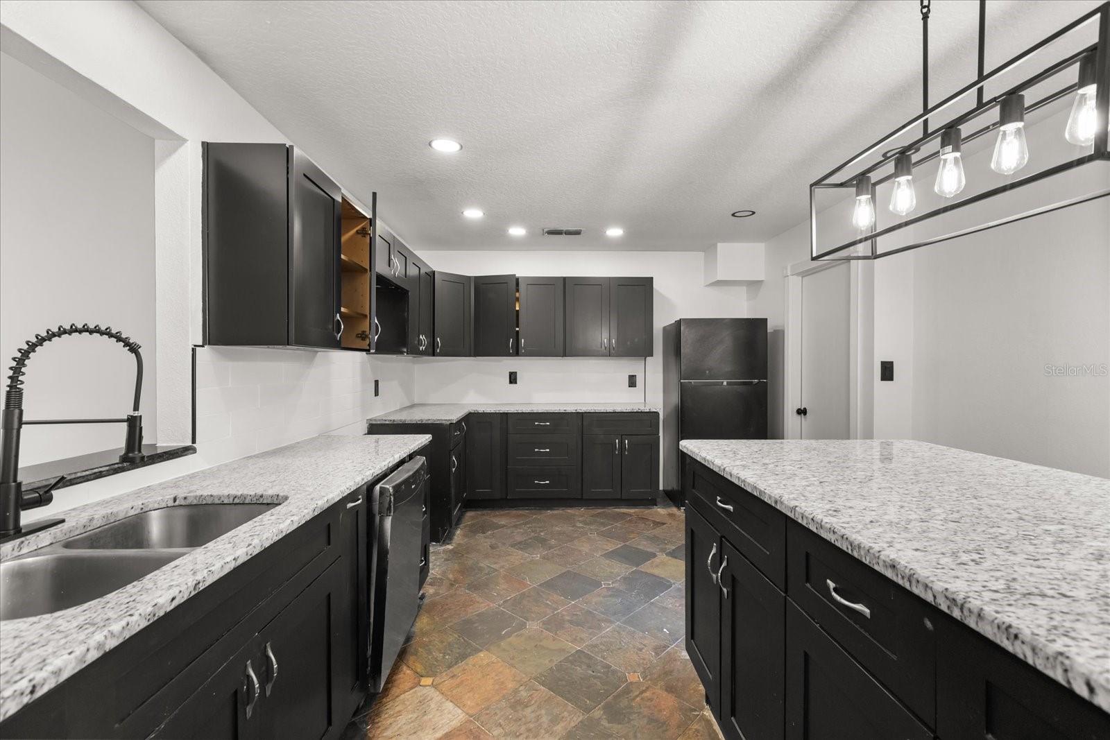DELTONA LAKES UN 70 - Residential