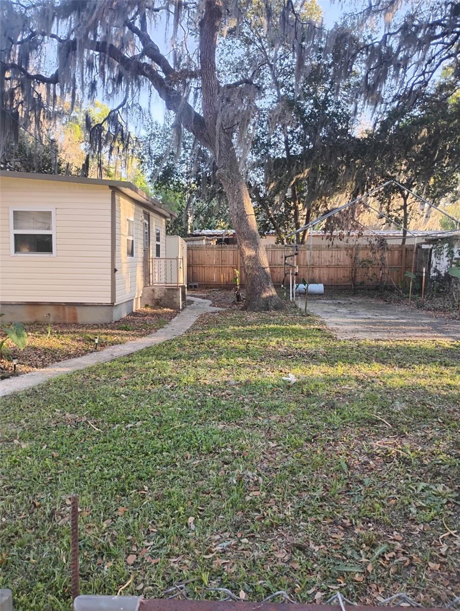 APACHE SHORES - Residential