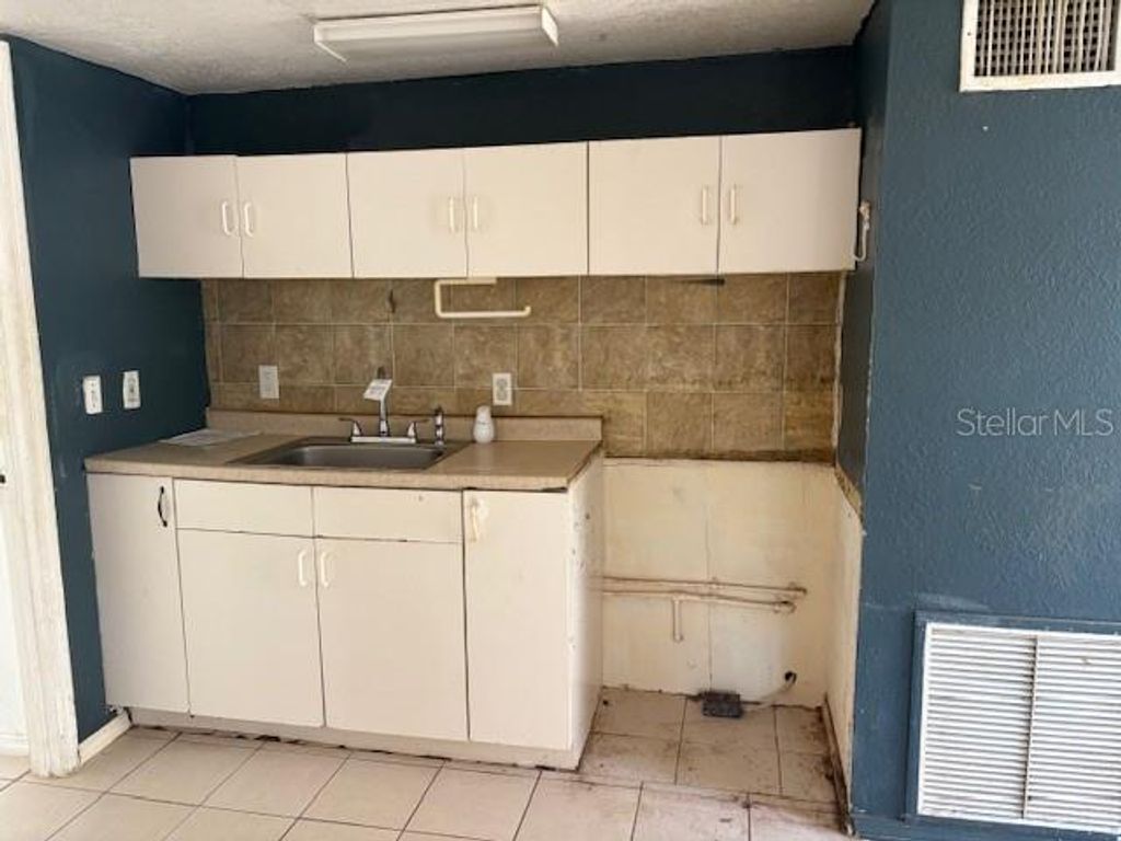 Photo of 1672 10th Street, Sarasota, FL 34236 (MLS # A4676610)