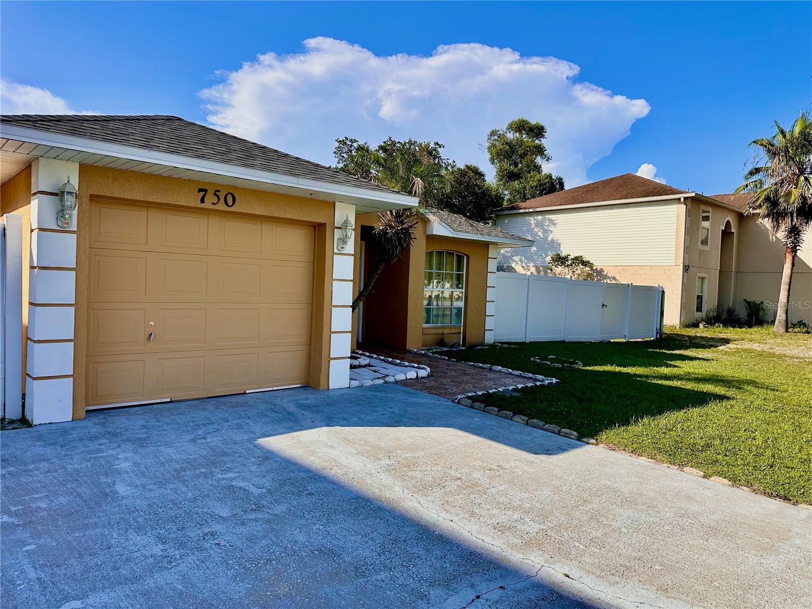 750 PELICAN COURT