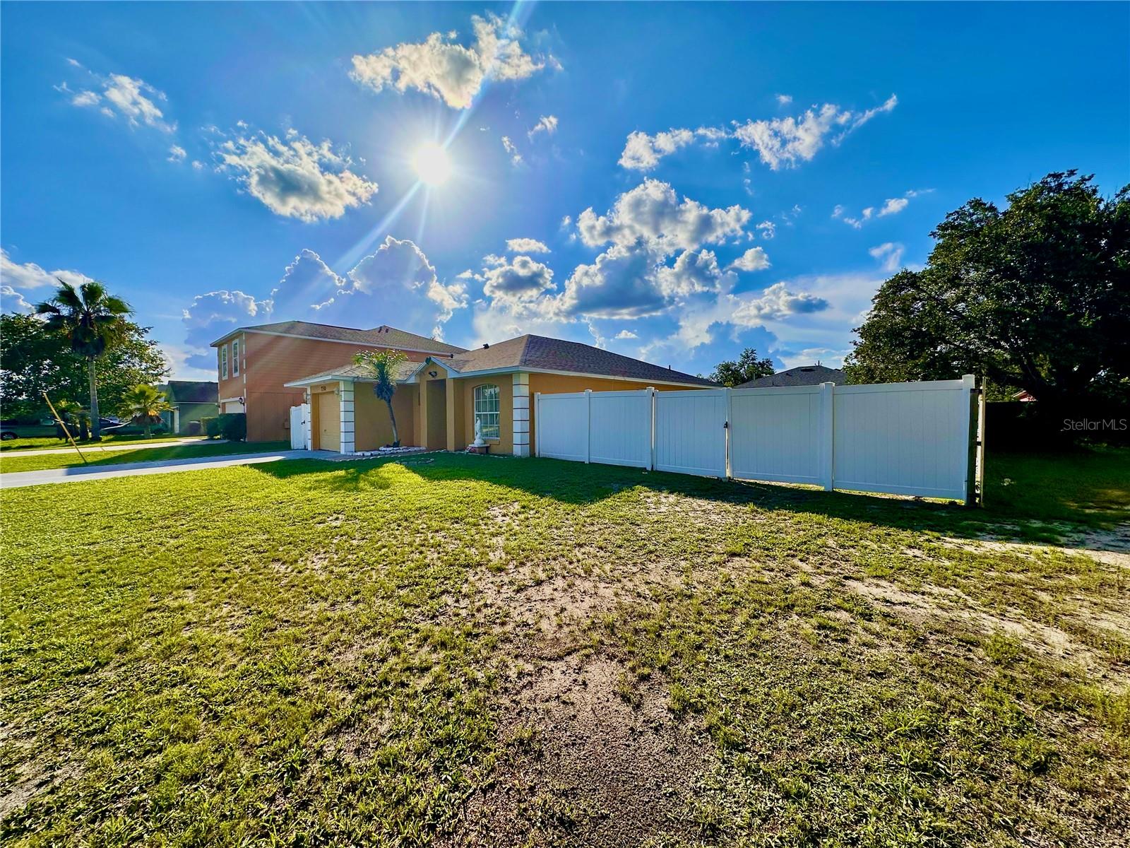 750 PELICAN COURT